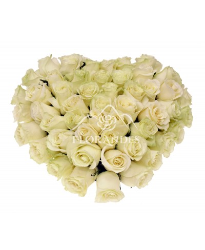 Aranjament floral inima din trandafiri albi
